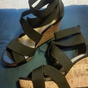 Attention black wedges 6 1/2